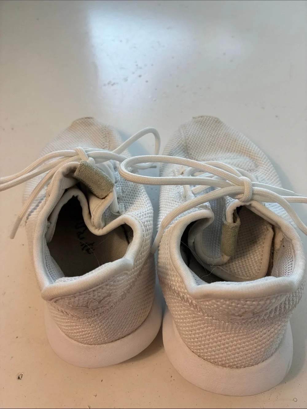 Adidas Sz 4 Youth White Tie Up Sneakers